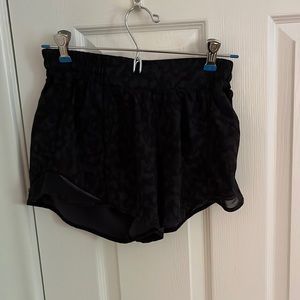 Lululemon hotty hot shorts 4” cheetah pattern